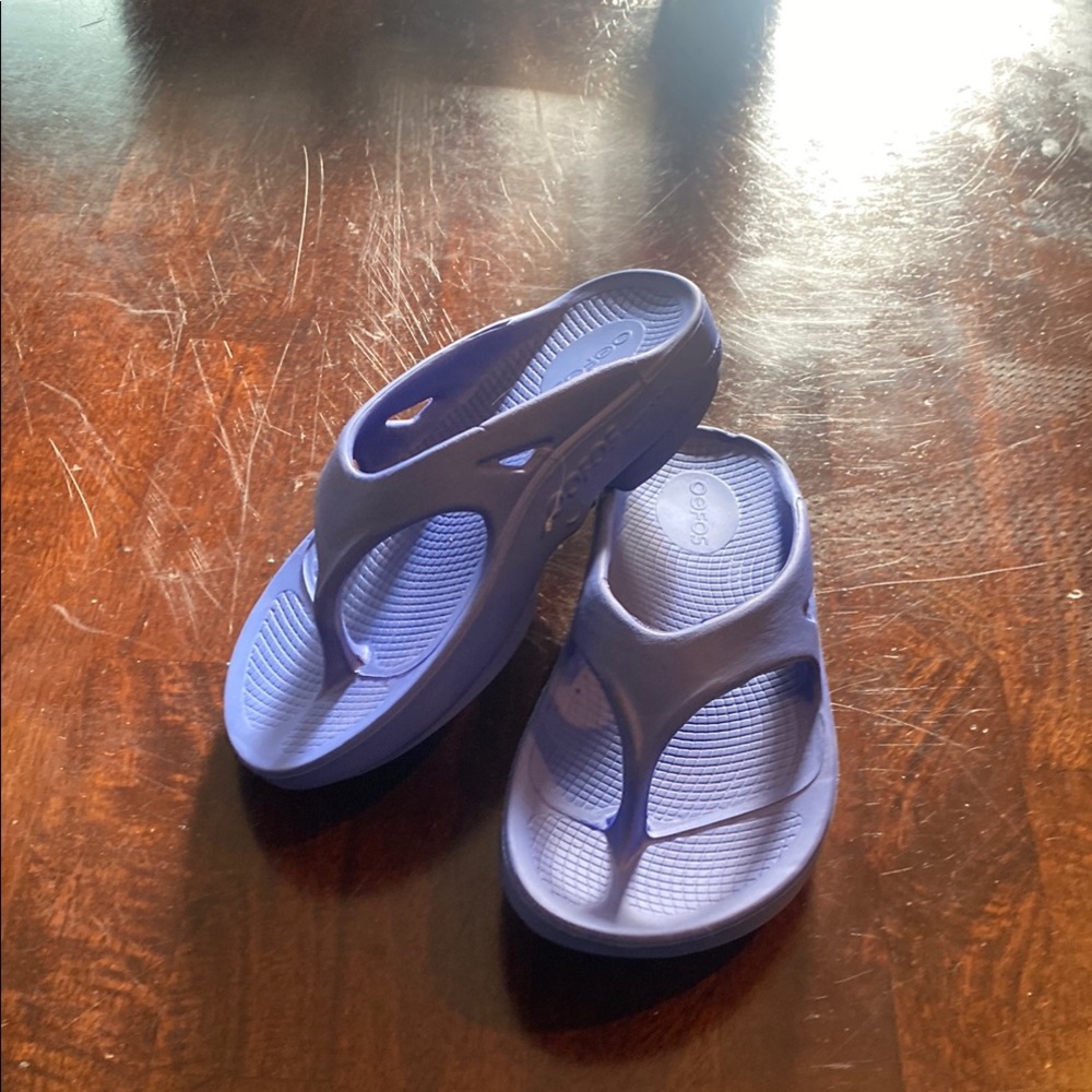 Woman’s OOFOS Blue Sandals size 5